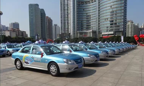 新疆和县智能出租车全彩智能LED顶灯屏